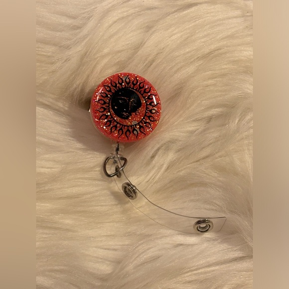 Hand crafted badge reel with alligator clip - Picture 2 of 3